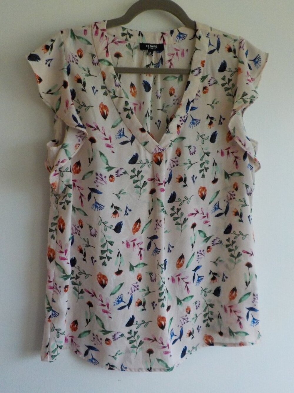 Premise Blouse - Medium - Flutter Sleeve V-Neck Floral (2571)